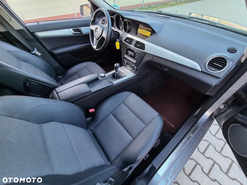 Mercedes-Benz Klasa C 180 BlueEFFICIENCY Avantgarde - 31