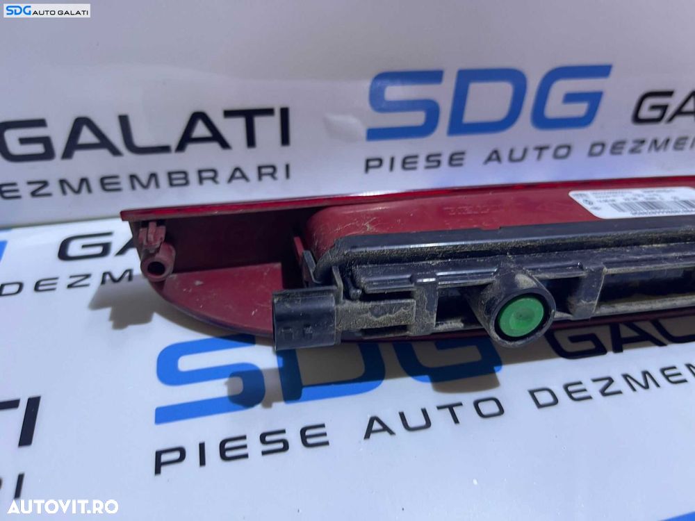 Lampa Tripla Stop Auxiliar Central Luneta Geam Sticla Hayon Haion Portbagaj Renault Clio 3 Break Grandtour 2005 - 2013 Cod 8200618714 - 8