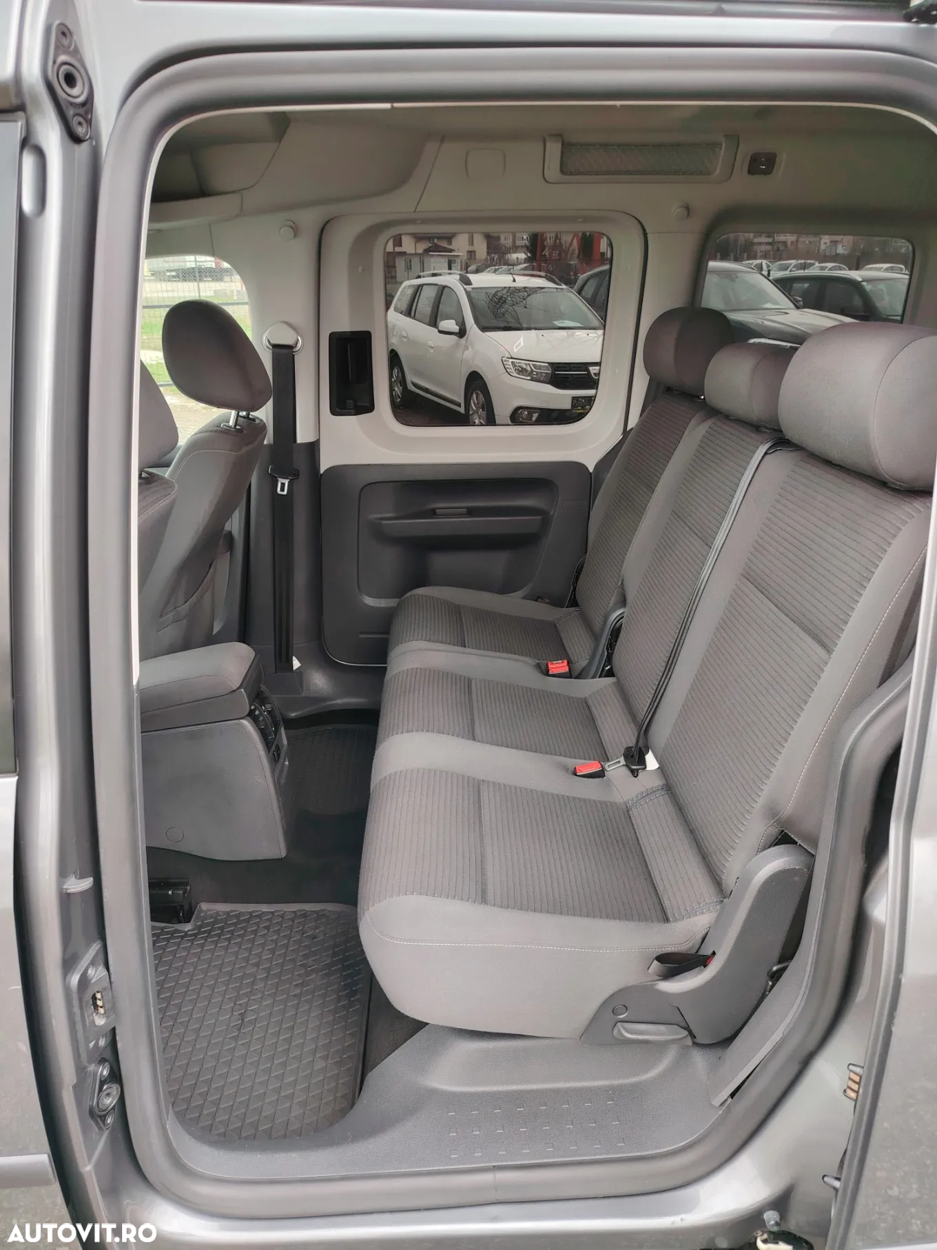 Volkswagen Caddy 1.6 TDI Comfortline DSG - 11