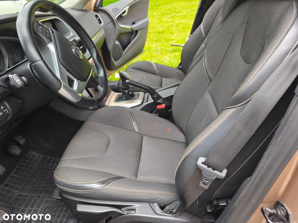 Volvo V40 Cross Country D3 Momentum - 13