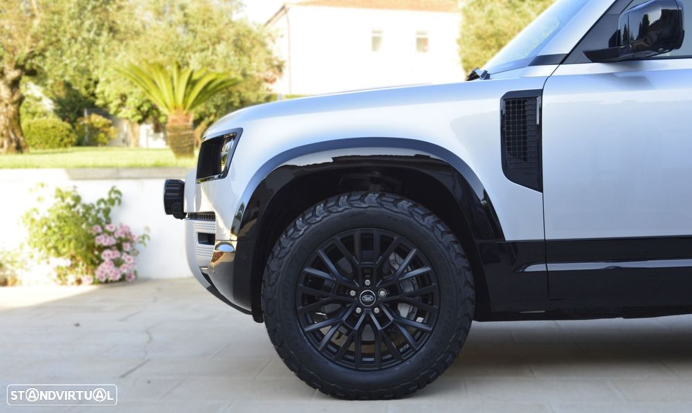 Land Rover Defender 3.0 I6 130 AWD X-Dynamic HSE - 33