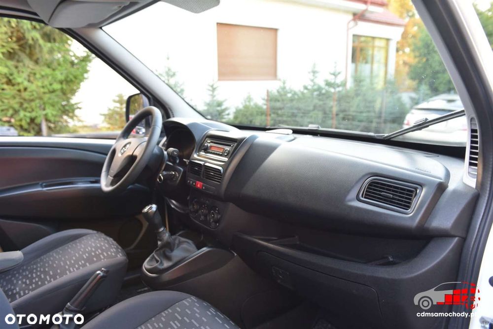 Opel COMBO - 22