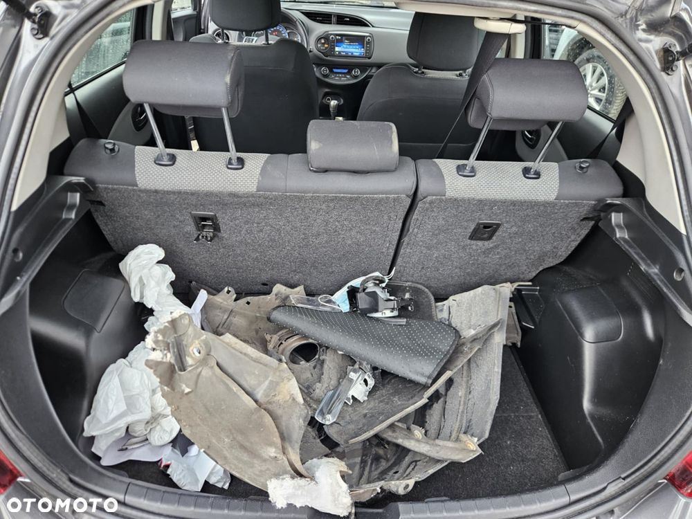 Toyota Yaris 1.5 VVT-i Lounge - 12