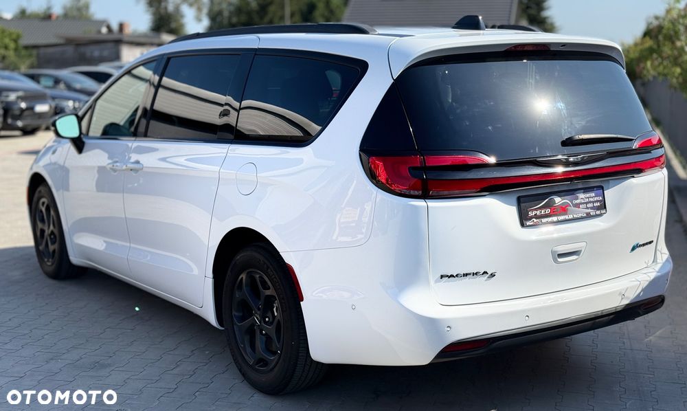 Chrysler Pacifica - 11