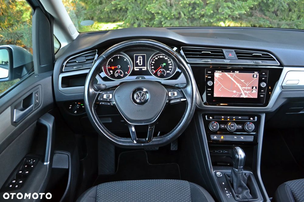 Volkswagen Touran - 22