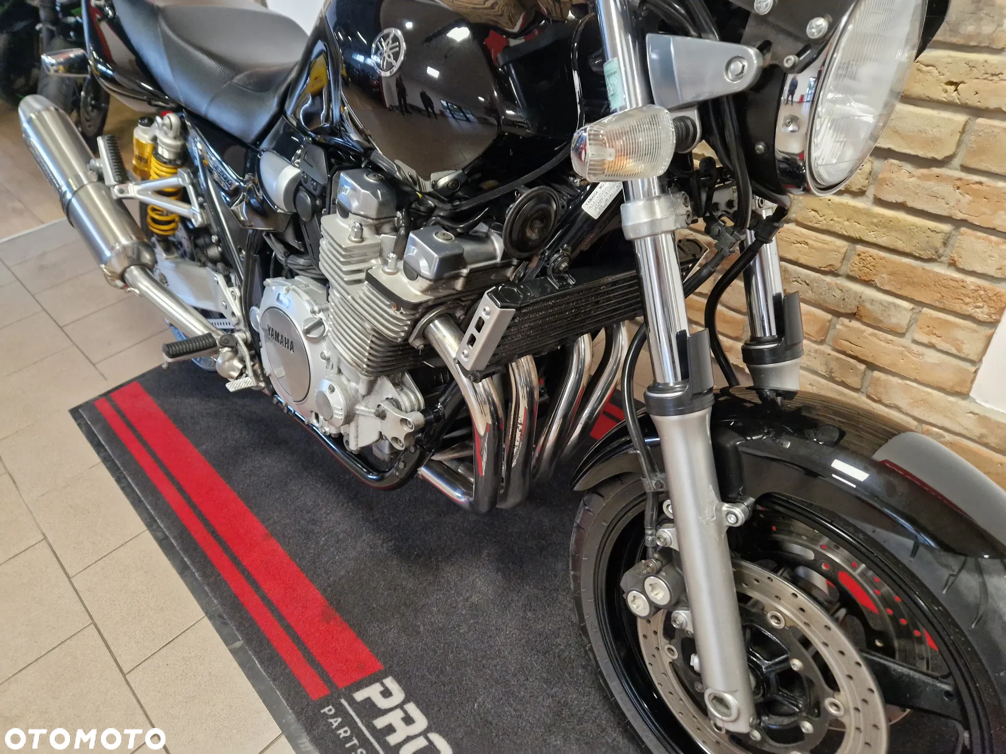 Yamaha XJR - 32
