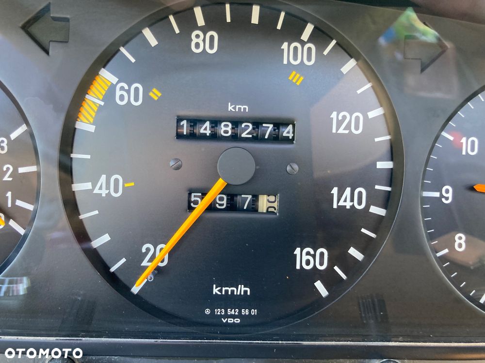 Mercedes-Benz W123 - 35