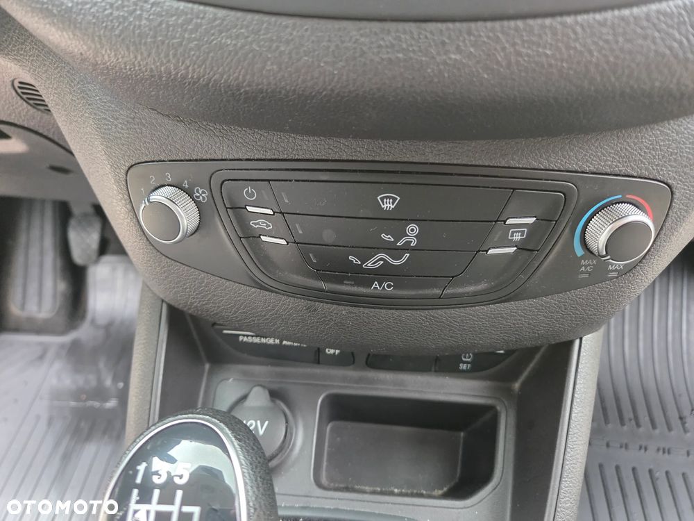 Ford Transit Courier - 27