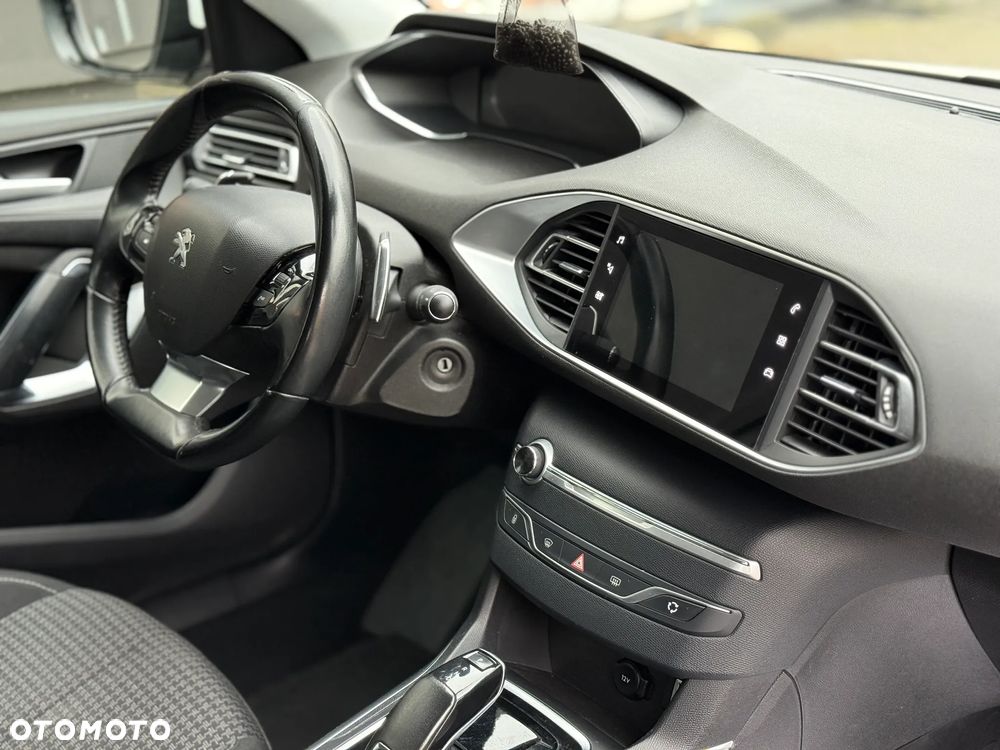 Peugeot 308 1.5 BlueHDi Active Pack Business S&S EAT8 - 27