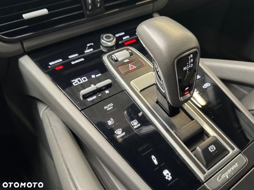 Porsche Cayenne - 21