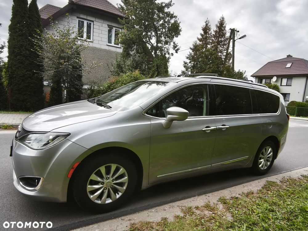 Chrysler Pacifica - 10