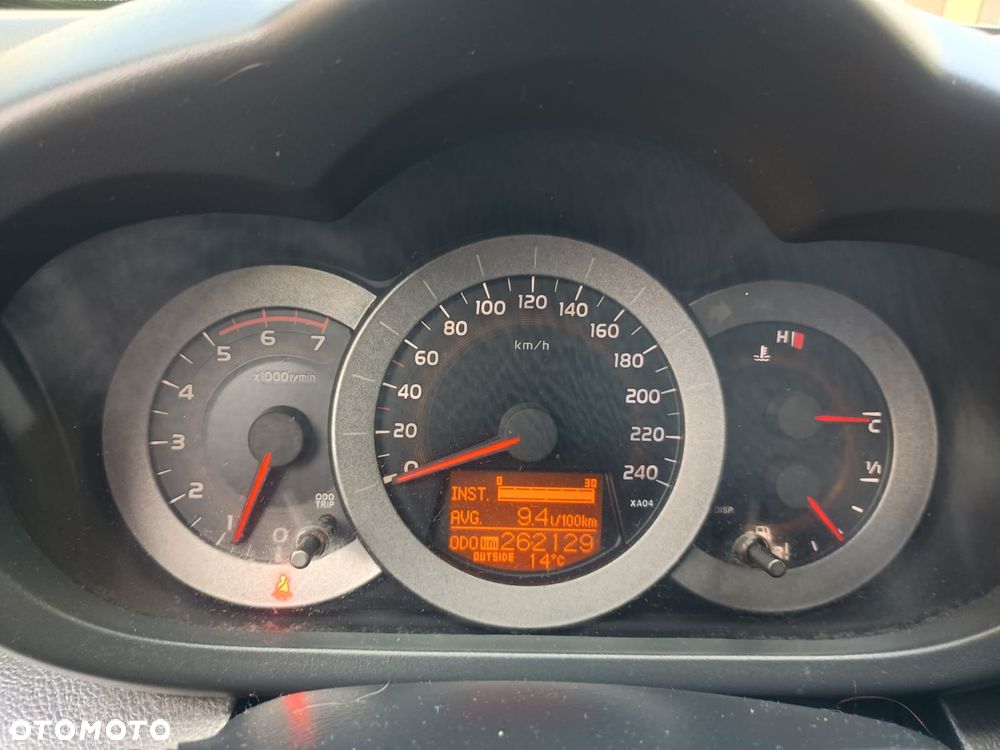 Toyota RAV4 - 8