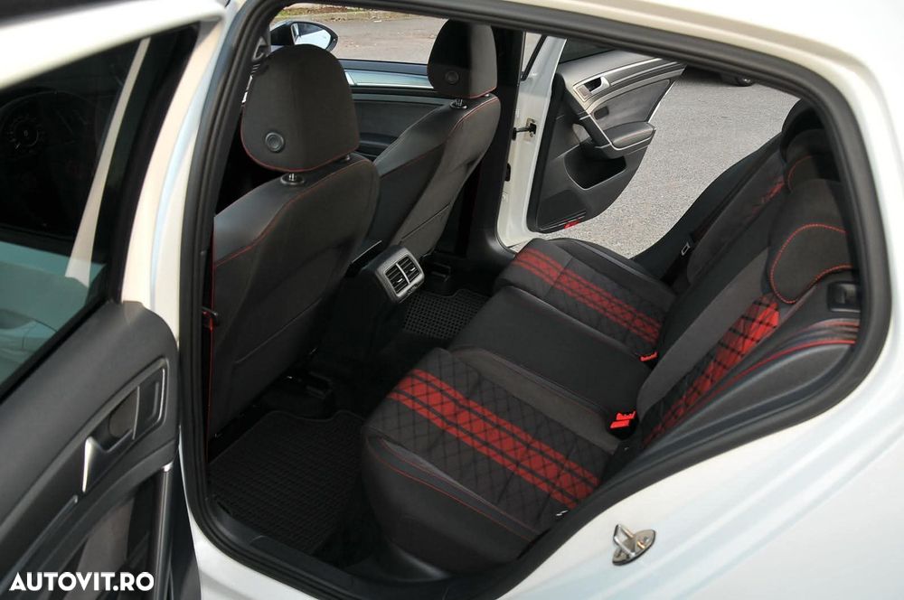 Volkswagen Golf 2.0 TSI DSG 4Motion R Edition 20 - 11