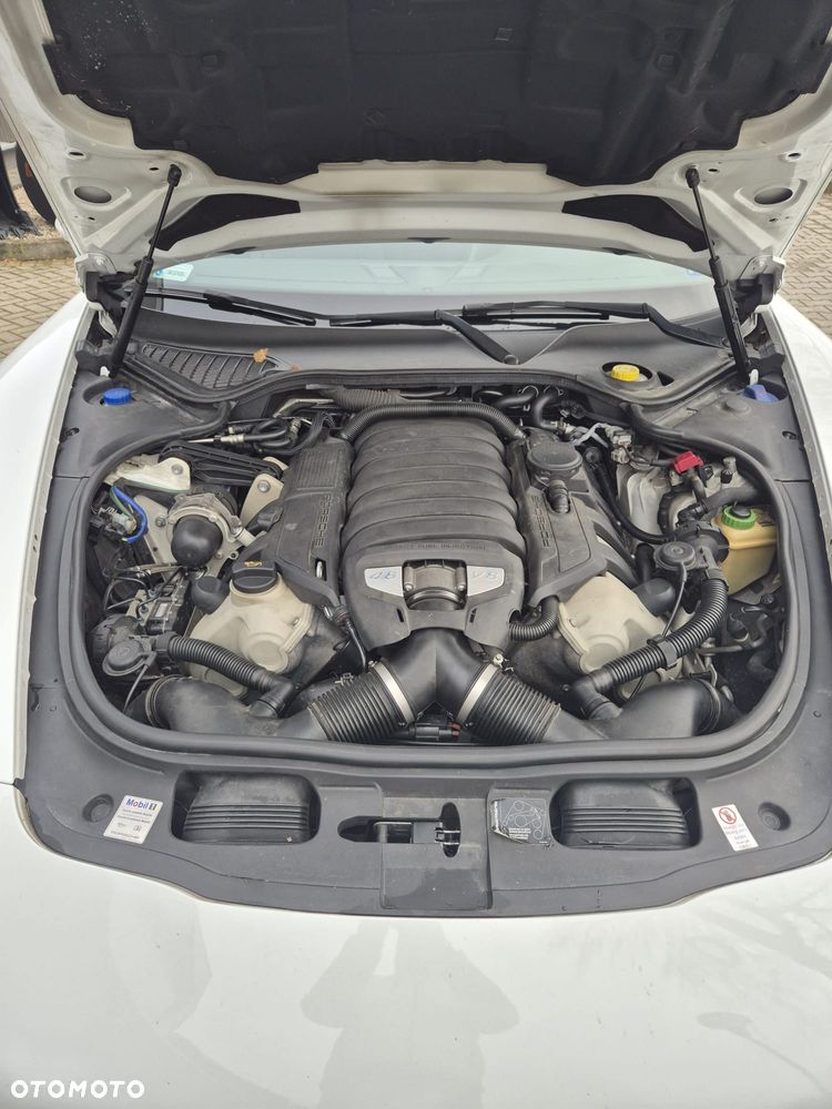 Porsche Panamera GTS PDK - 8