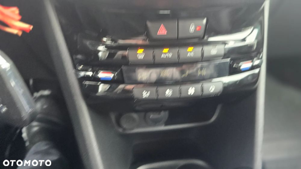 Peugeot 2008 1.2 PureTech Allure S&S - 13