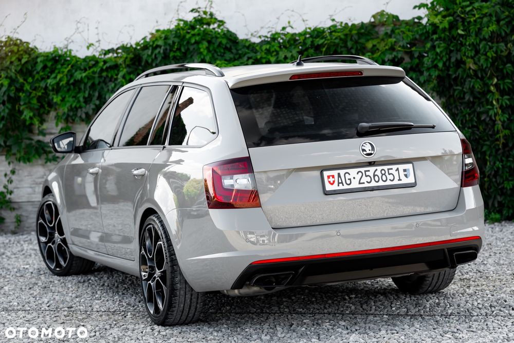 Skoda Octavia 2.0 TSI RS - 11