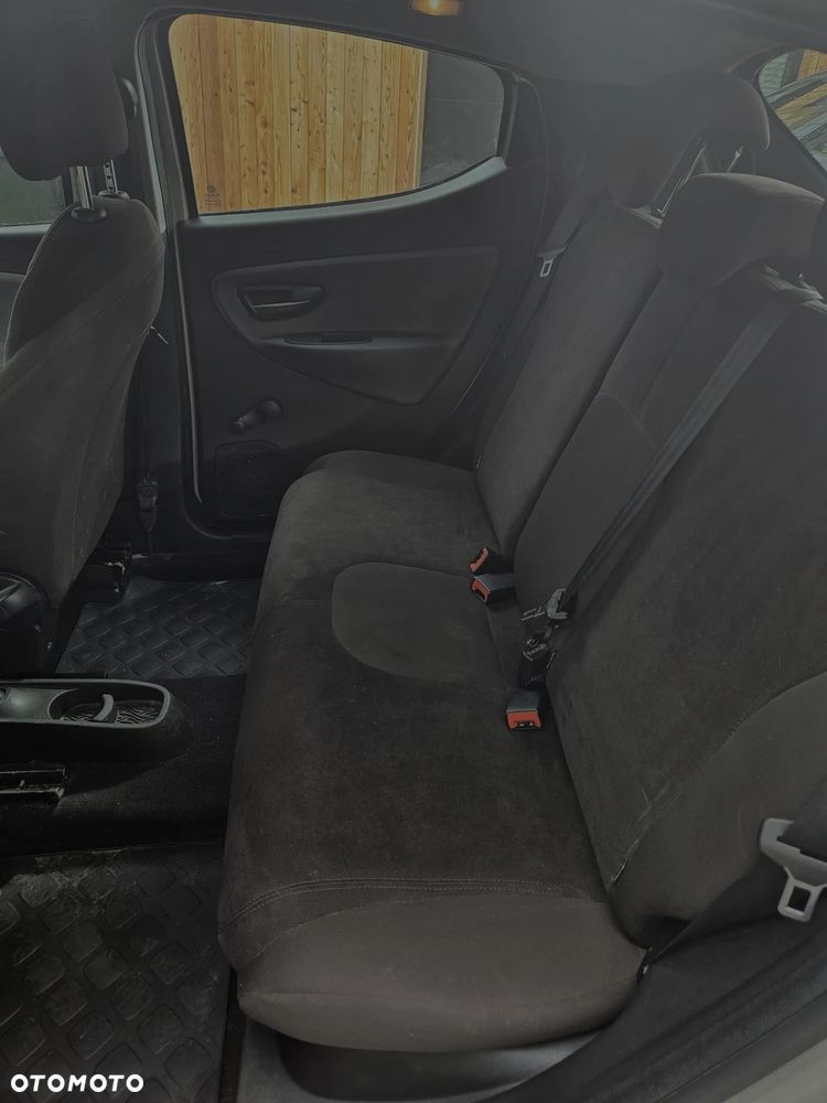 Lancia Ypsilon 0.9 Gold S&S - 12