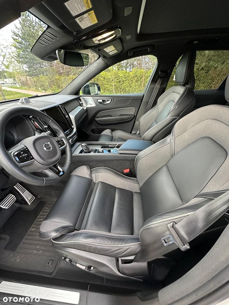 Volvo XC 60 B6 B AWD R-Design - 24