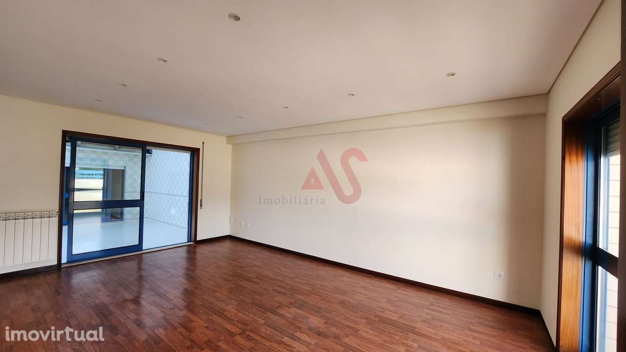 Excelente T3 – Santo Tirso | Terraços, Garagem Fechada e Vistas Desafo - Grande imagem: 4/17