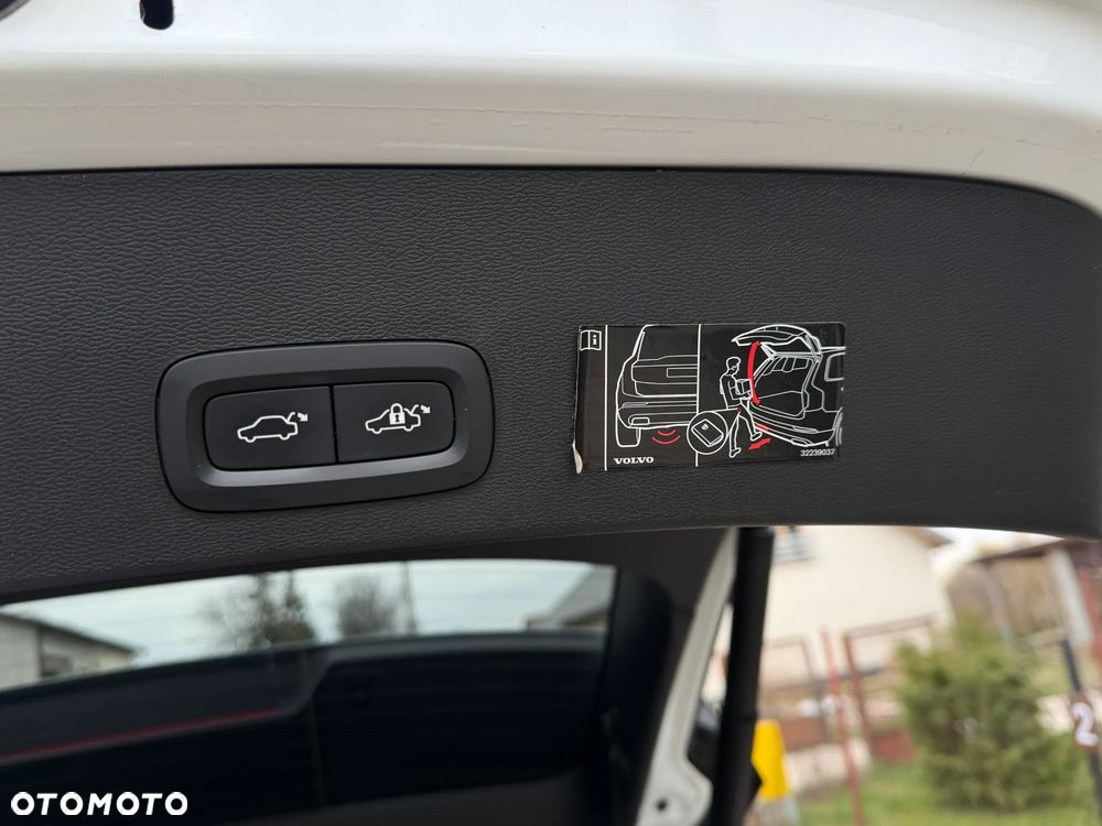 Volvo XC 40 T5 AWD R-Design - 35