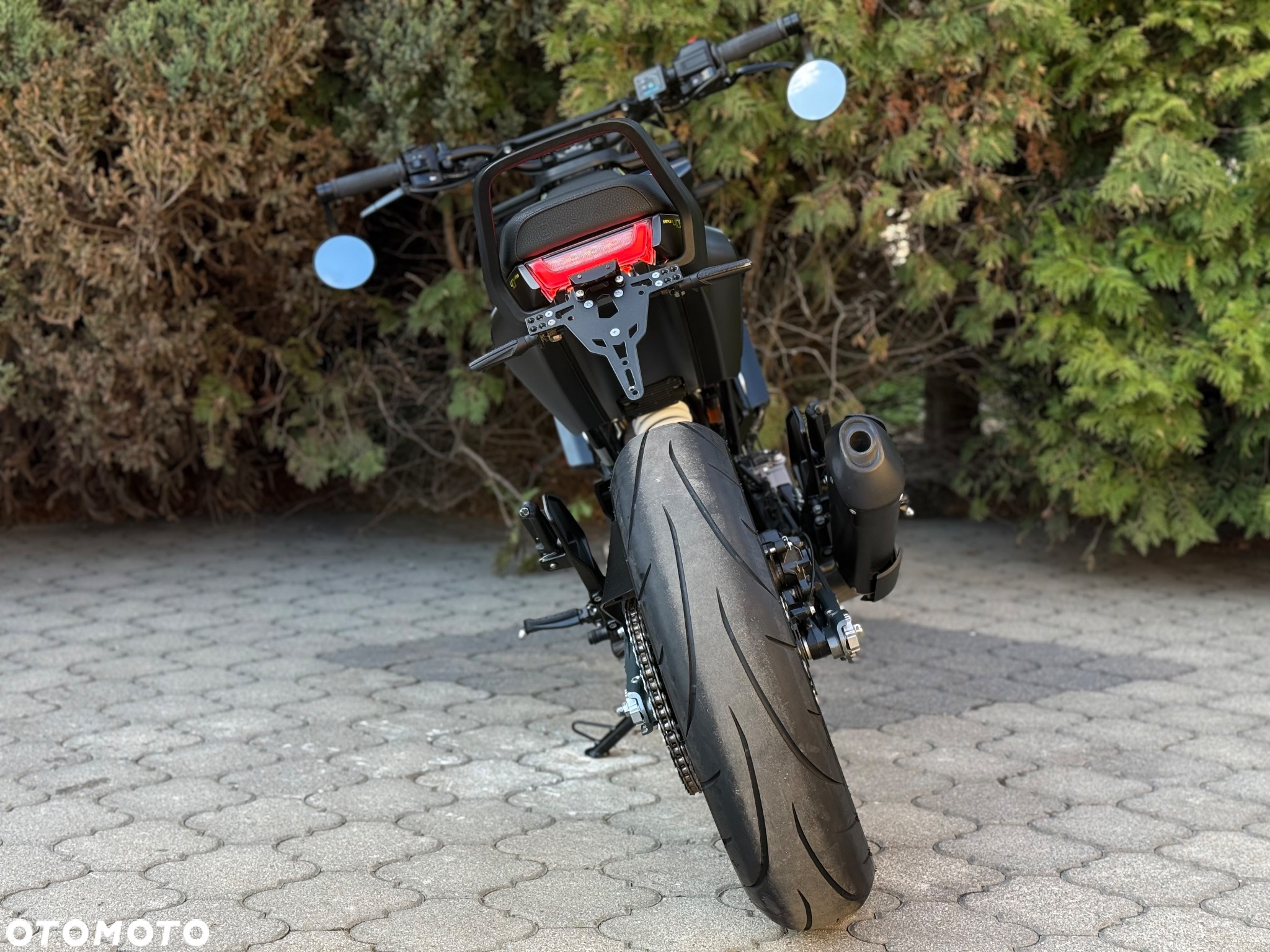 Husqvarna Svartpilen - 4
