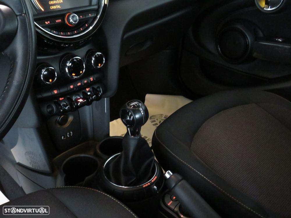 MINI 5 Portas Cooper D - 11