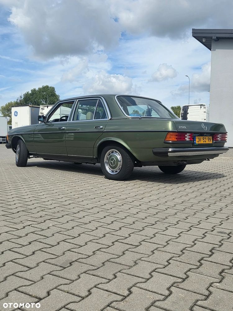 Mercedes-Benz W123 - 18