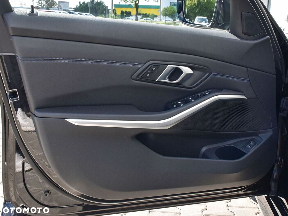 BMW Seria 3 330i xDrive M Sport - 20