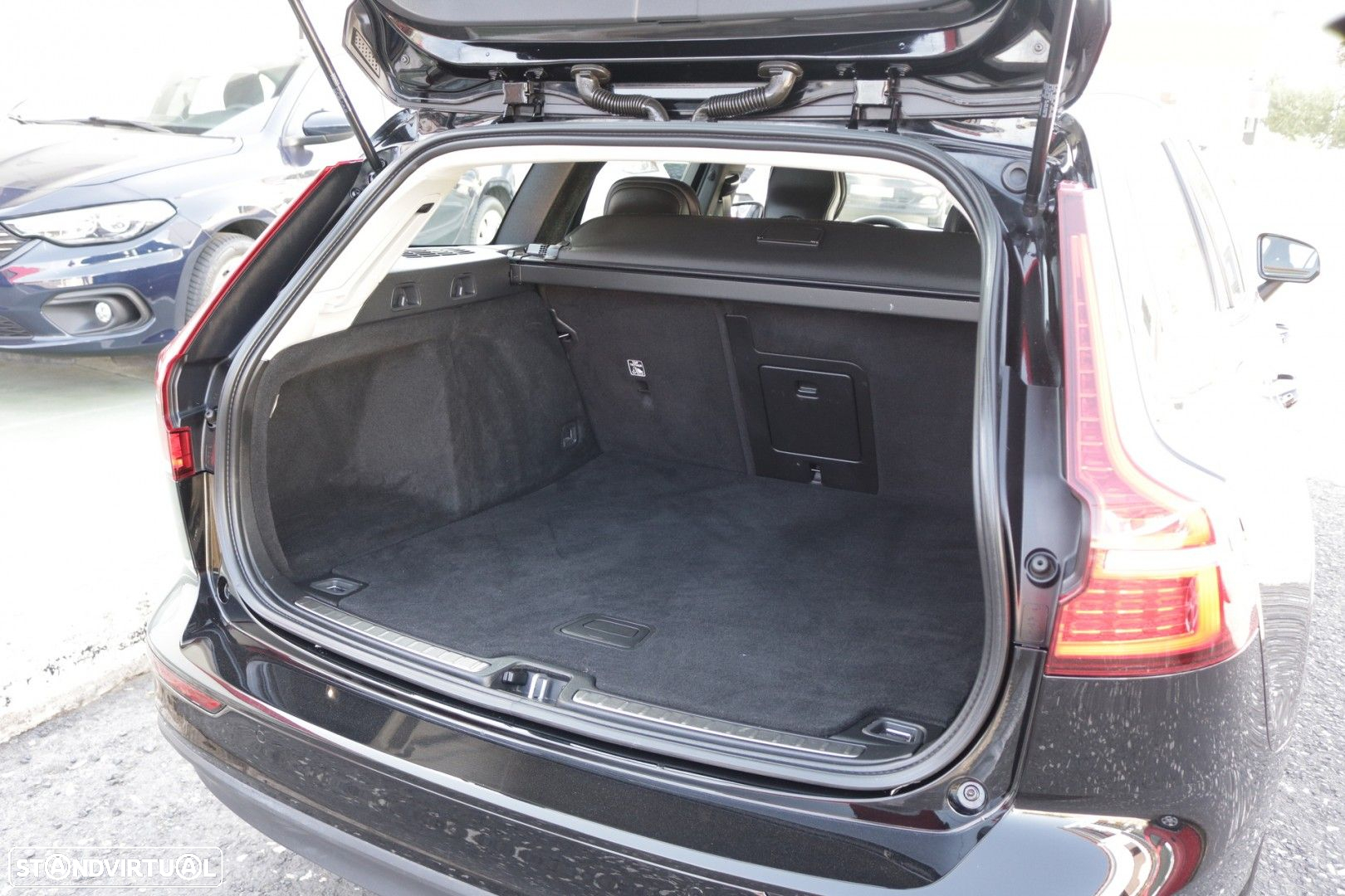 Volvo V60 2.0 D3 Momentum Core - 17
