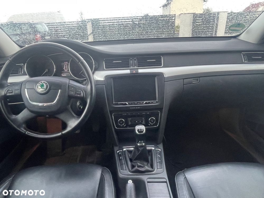 Skoda Superb 2.0 TDI Elegance - 24