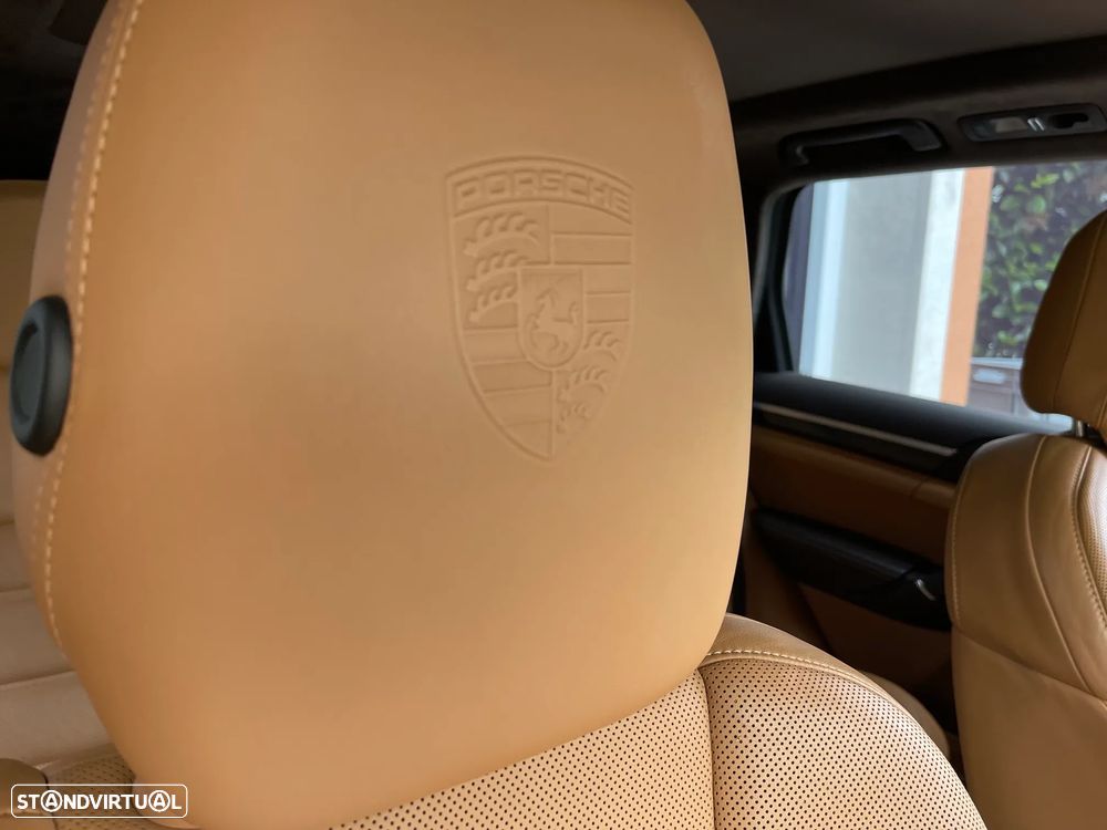 Porsche Cayenne Turbo S Tiptronic S - 23