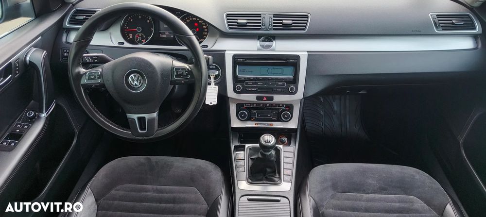 Volkswagen Passat 2.0 TDI DPF Highline - 11