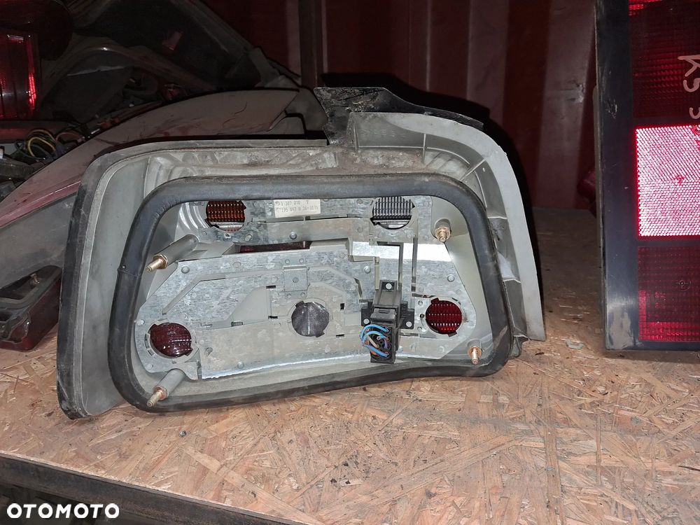 LAMPA TYLNA PRAWA BMW E36 - 2