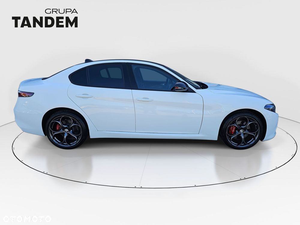 Alfa Romeo Giulia - 5