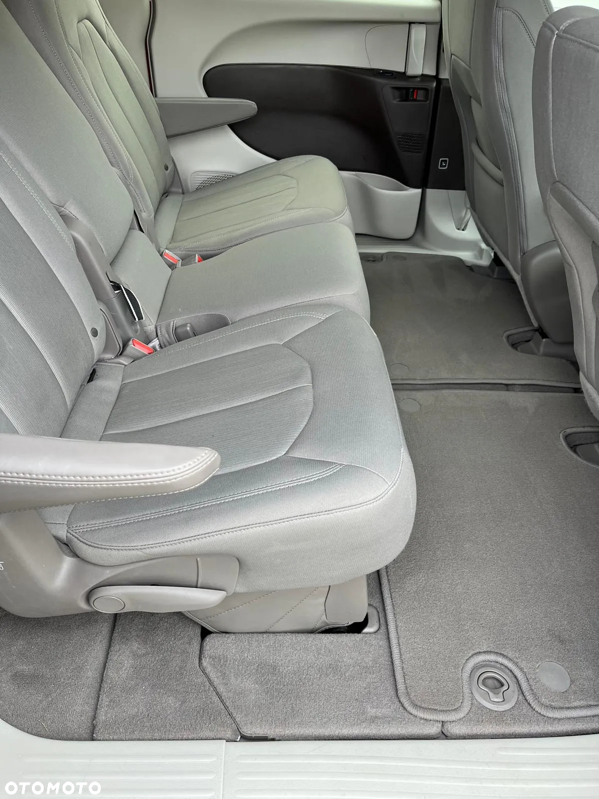 Chrysler Pacifica - 19