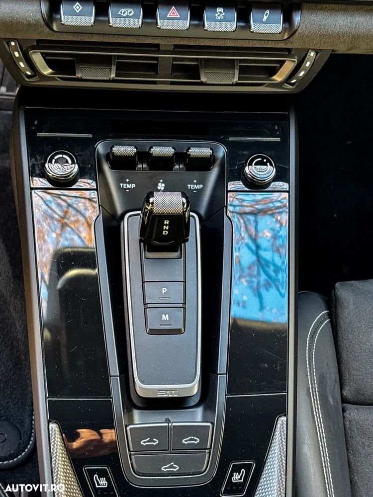 Porsche 911 Carrera 4 GTS PDK - 14