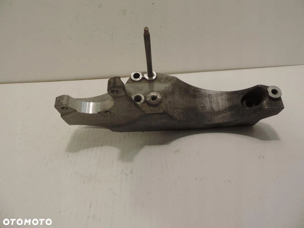 łapa wspornik sprężarki klimatyzacji Opel Zafira C III 55579625 - 1