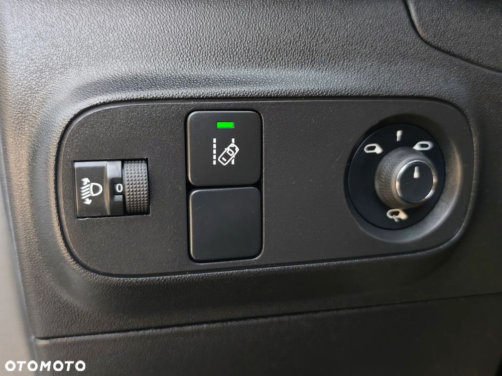 Citroën C3 BlueHDi 100 S&S SHINE - 24