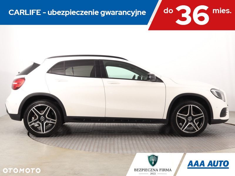 Mercedes-Benz GLA - 8