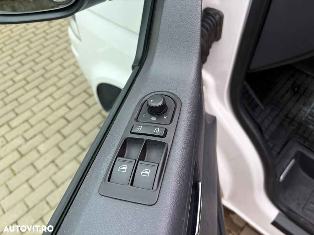 Volkswagen Caravelle - 16