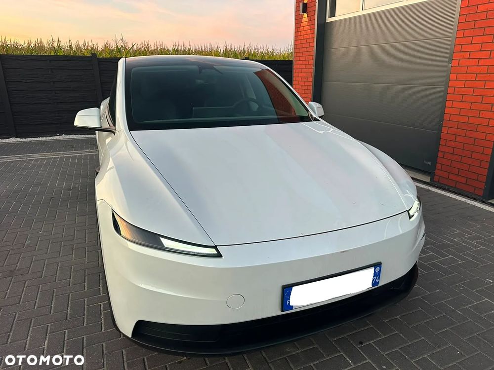 Tesla Model Y Standard - 21