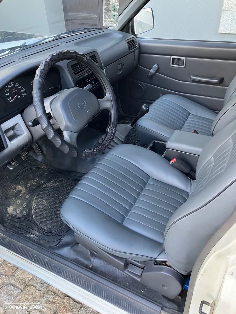 Nissan Pick Up 2.5 D King Cab - 5