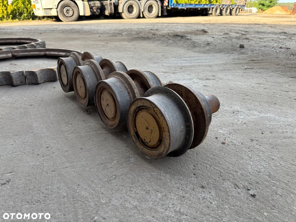 rolka podtrzymująca gąsienice Komatsu D 61 PX -15 - 3