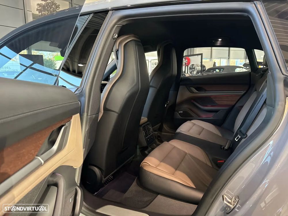 Porsche Taycan Cross Turismo 4S - 28