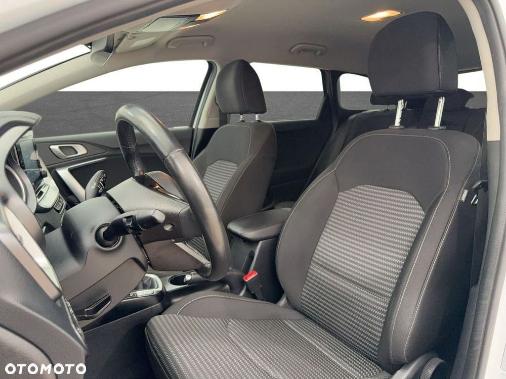 Kia Ceed - 16