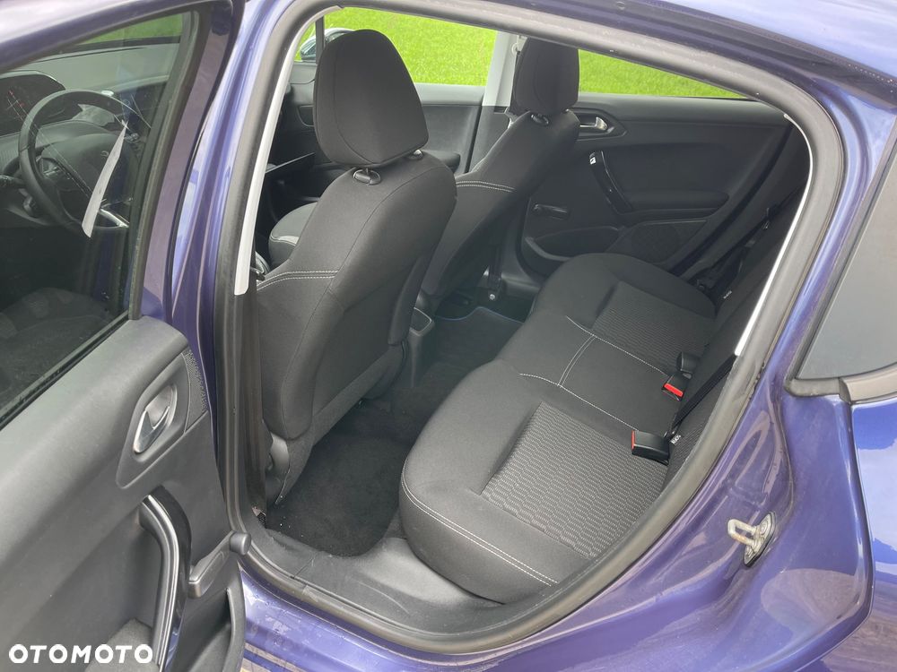 Peugeot 208 82 PureTech Style - 10