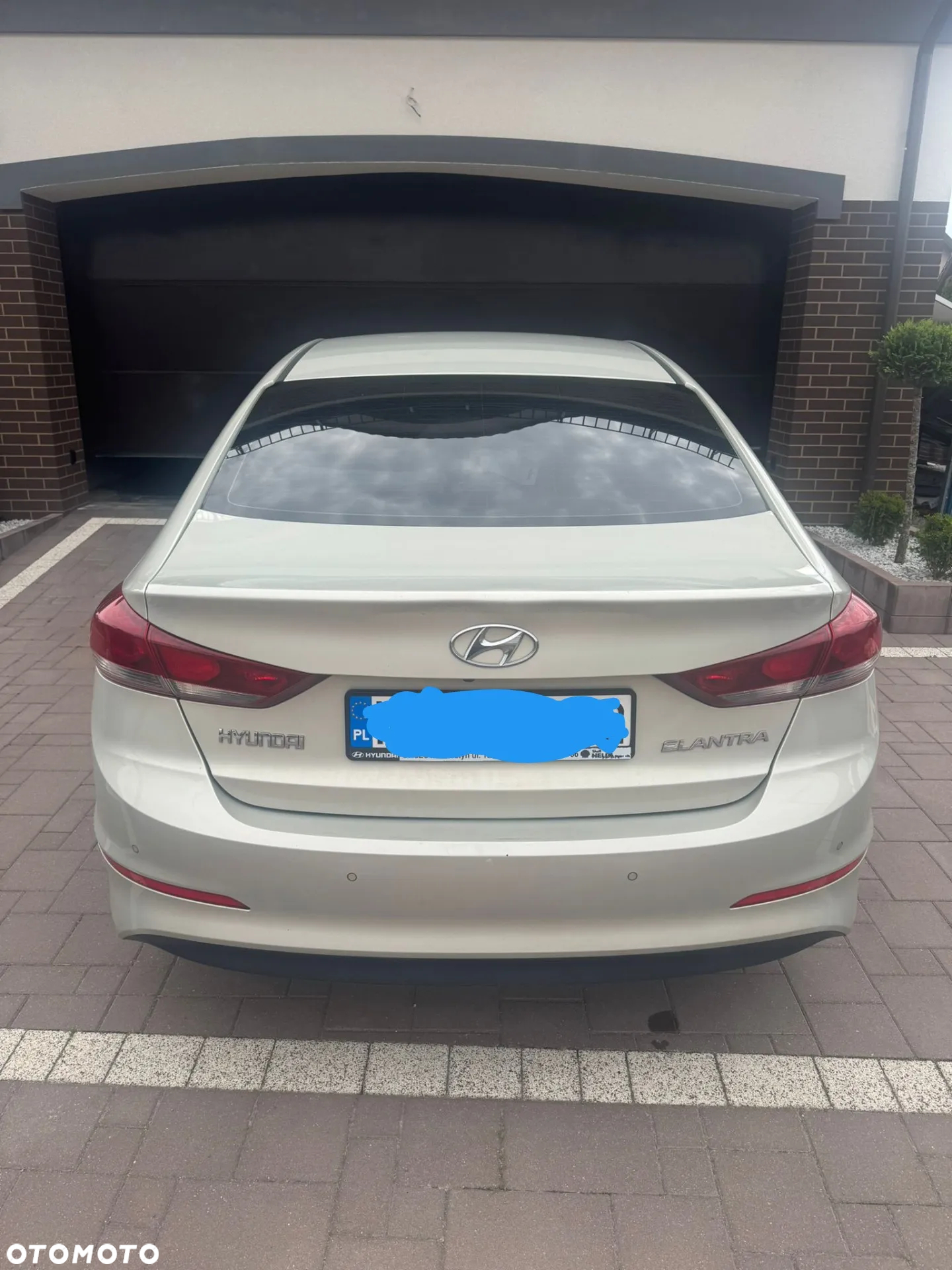 Hyundai Elantra - 4