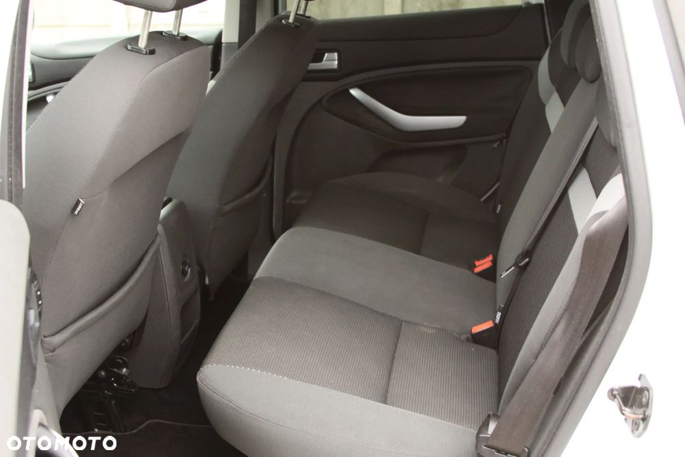 Ford Kuga 2.0 TDCi 2x4 Titanium - 15