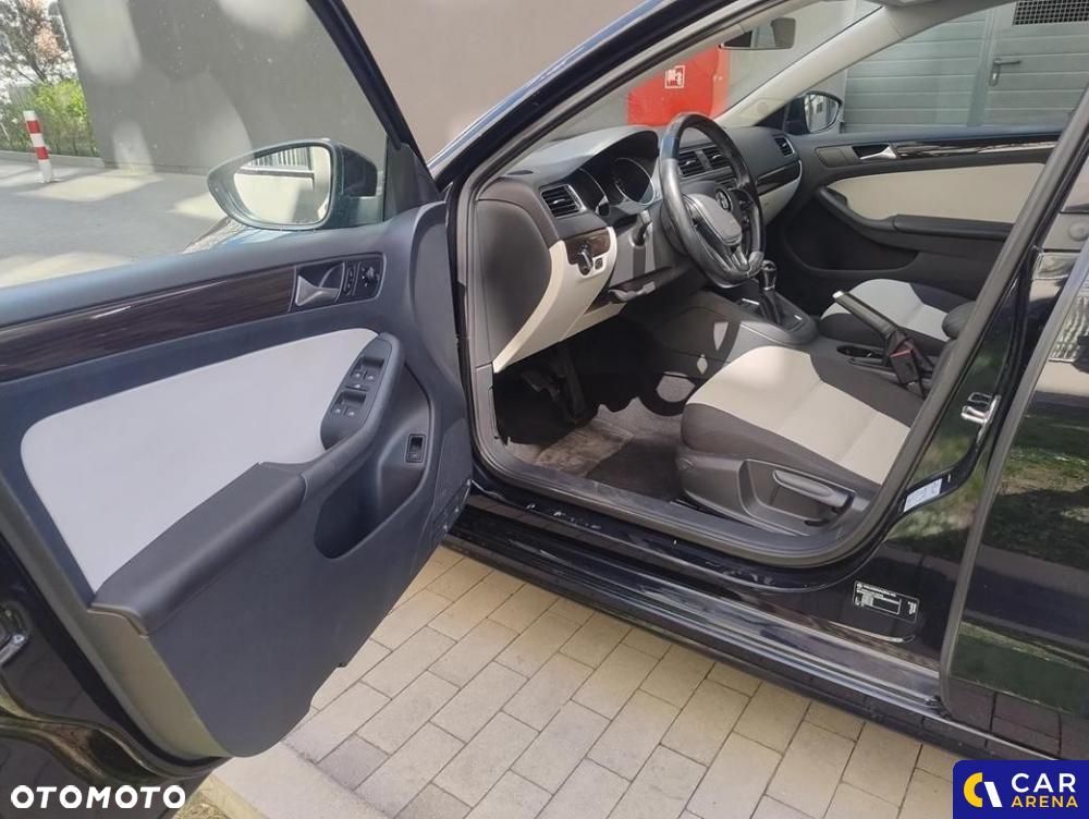Volkswagen Jetta - 11