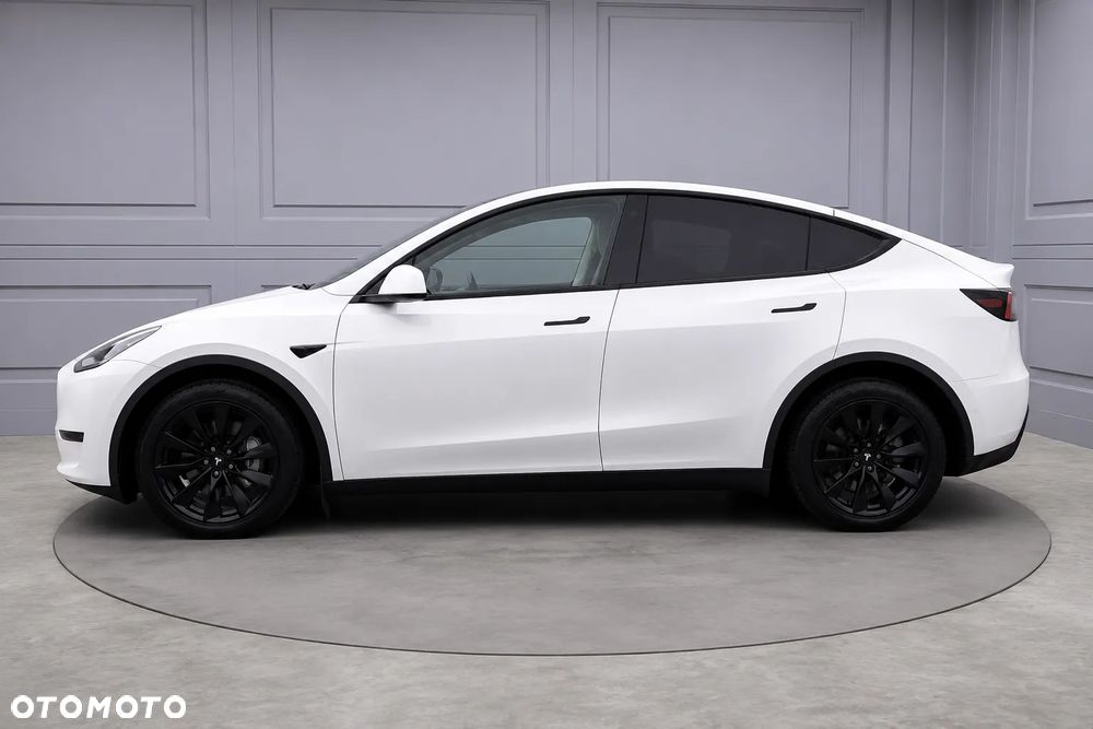 Tesla Model Y - 7